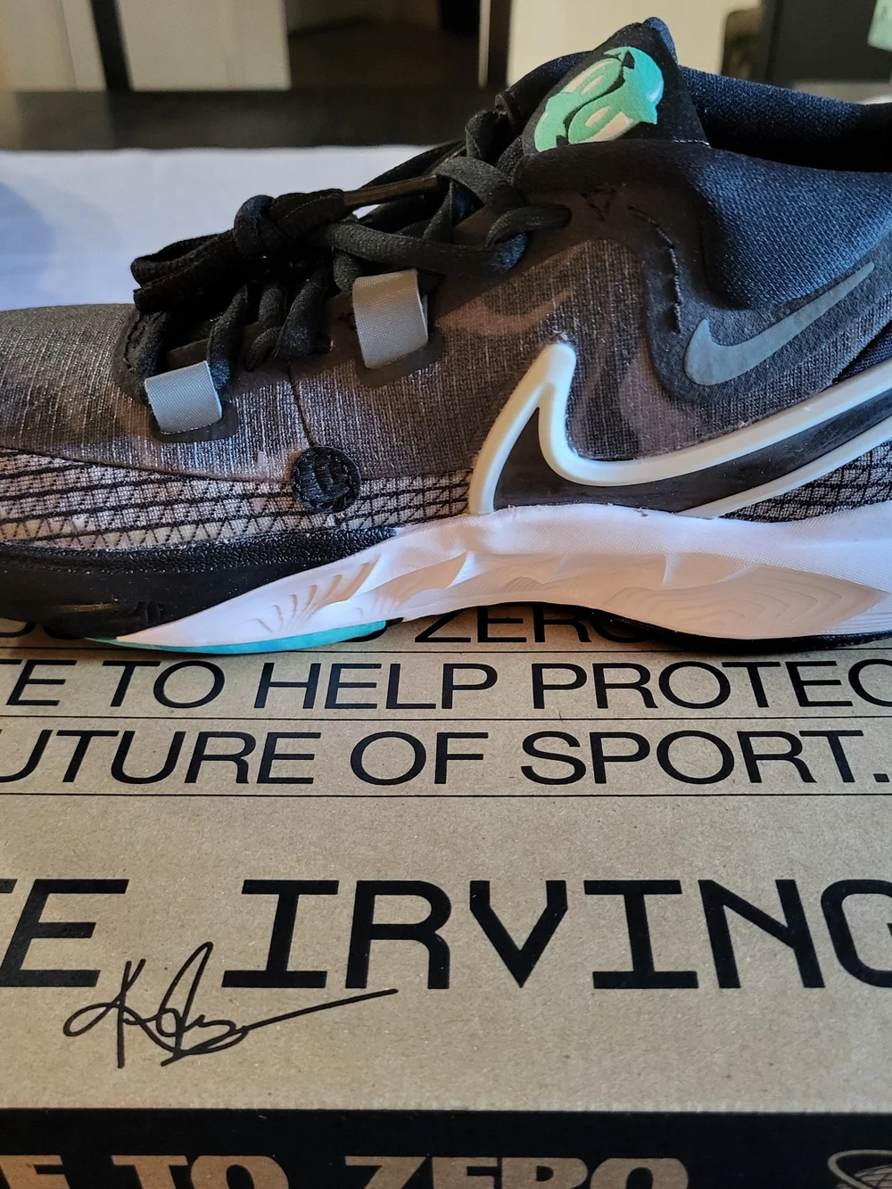 *NEW* Nike Kyrie 8 GO (GS) Black/White Light Manta Size 7Y Women's 8.5 with Box
